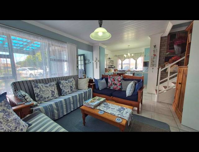 4 BEDROOM HOUSE FOR SALE IN HARTENBOS HEUWELS